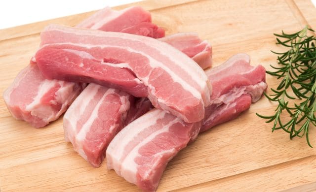 【豚肉のタンパク質】部位ごとの一覧表！牛肉・鶏肉との比較